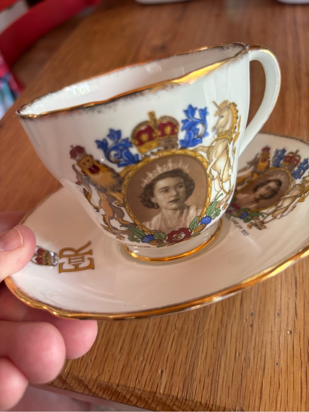 Vintage Queen Elizabeth Royal Commemorative Fine Bone China Teacup & Saucer 🇬🇧